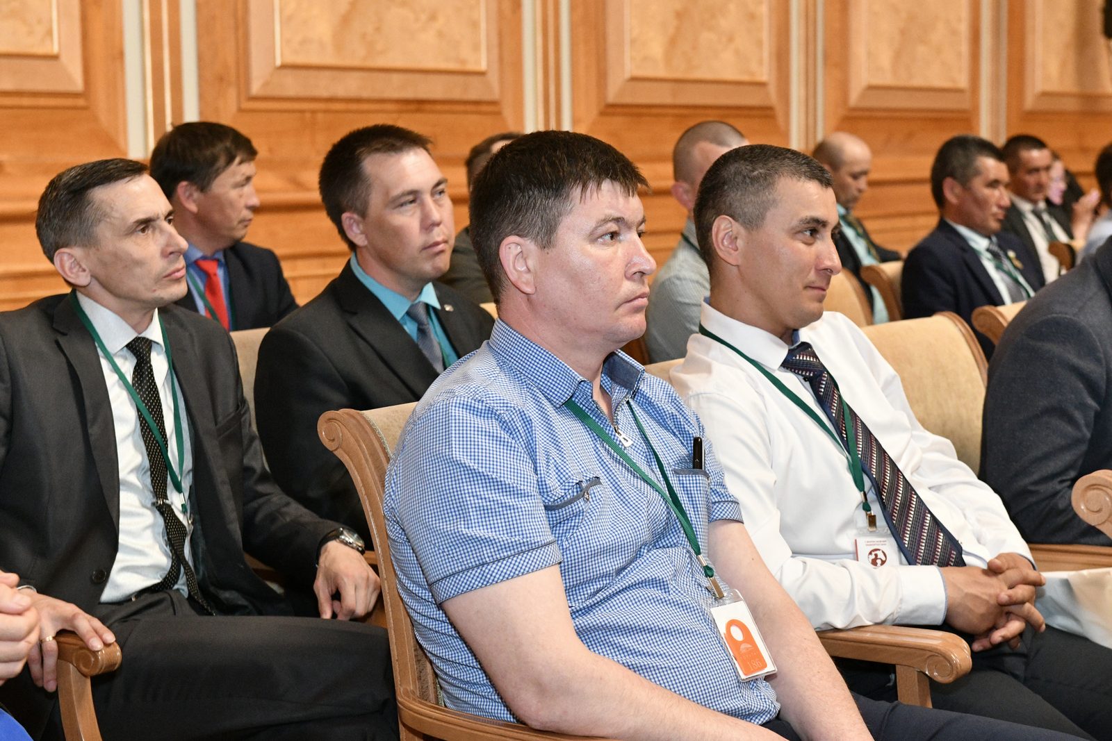 Зал форума: делегаты из городов и районов республики
